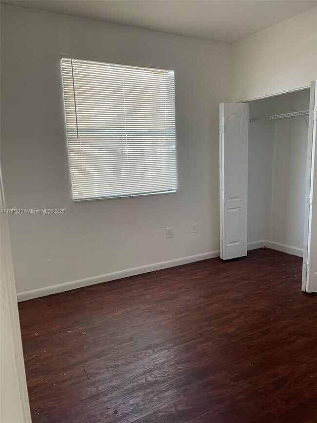 Building Photo - 1666 SE 27th Ct