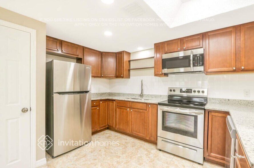 Building Photo - 7410 Ivanhoe Dr