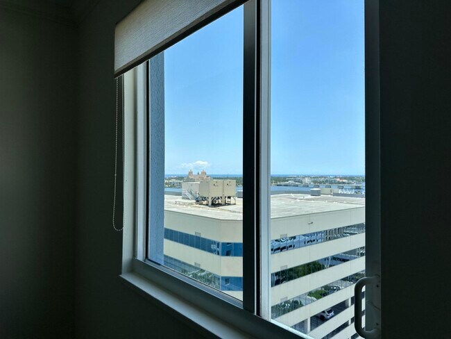 Building Photo - 1551 N Flagler Dr