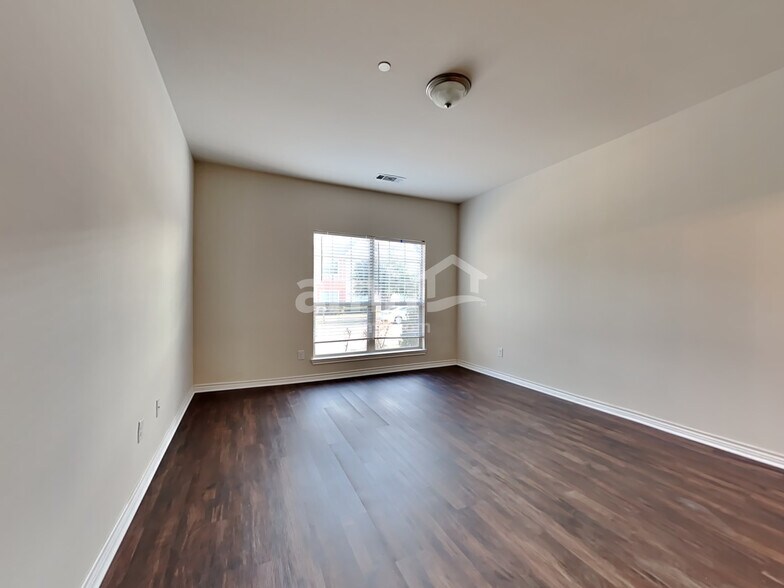 Building Photo - 5513 Soledad Dr