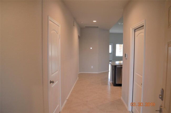 Building Photo - 23718 Piedmont Forest Dr
