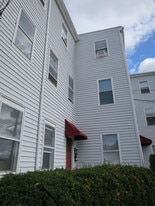 Building Photo - 3 Elm St