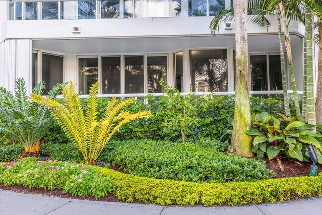 Building Photo - 21055 Yacht Club Dr