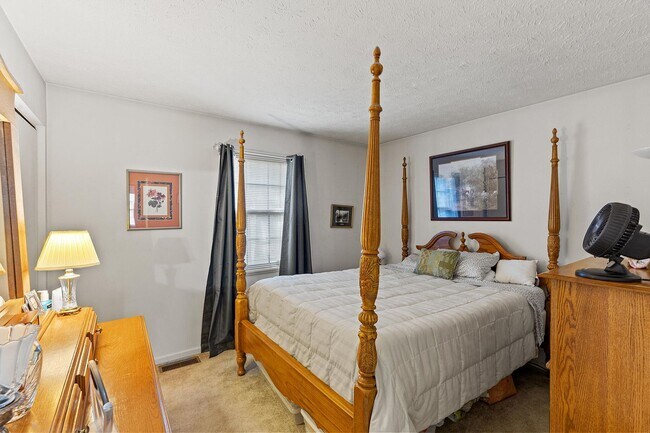 Building Photo - 3441 Laredo Dr