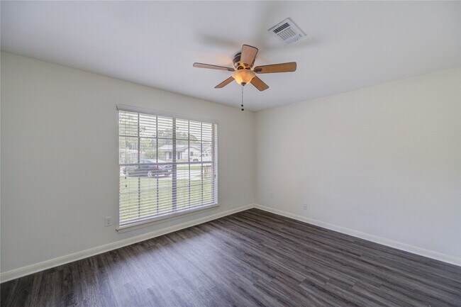 Building Photo - 9811 Shadydale Ln