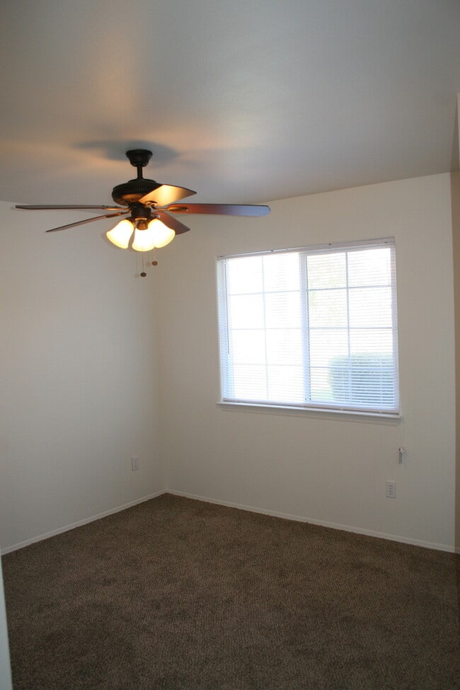 Building Photo - 703 Markham Way