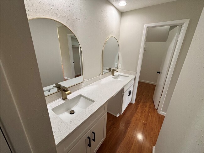 Building Photo - 10719 Bellfair Dr