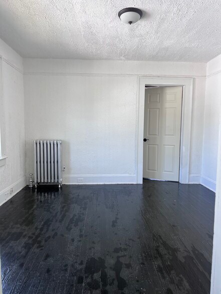 Building Photo - 1733 Bundy St