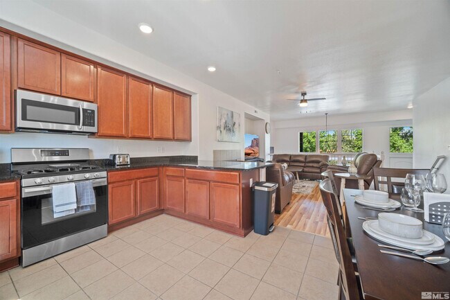 Building Photo - 2490 Eastshore Pl