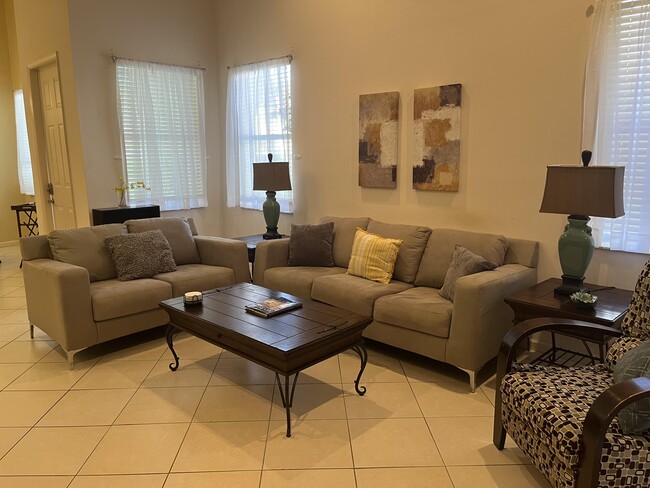 Building Photo - 9201 Wentworth Ln