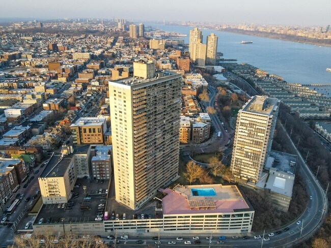 Building Photo - 6040 BLVD E