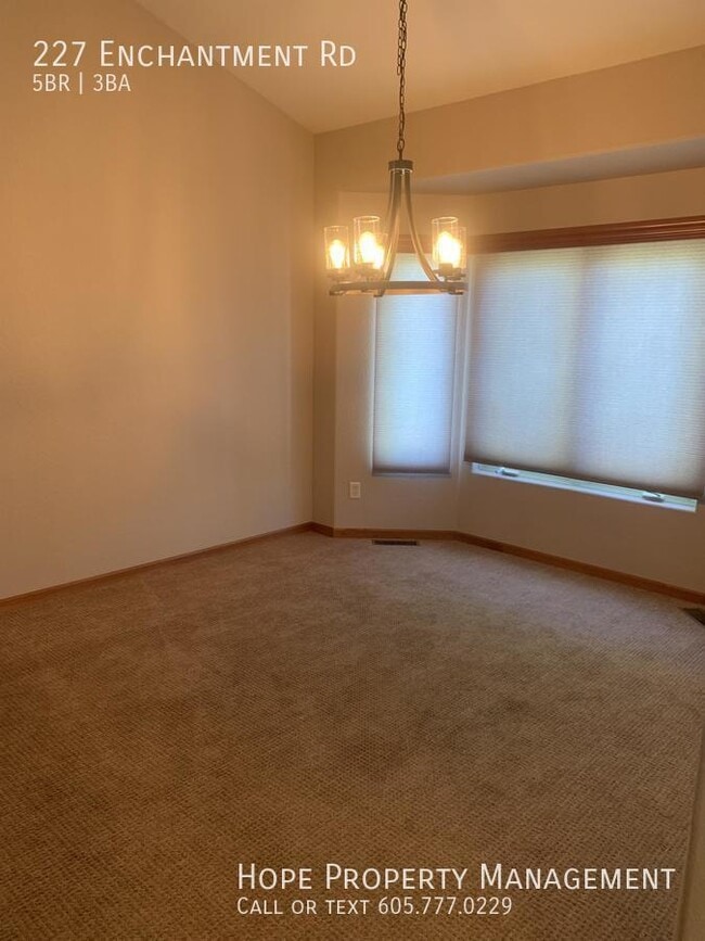 Building Photo - 227 Enchantment Rd