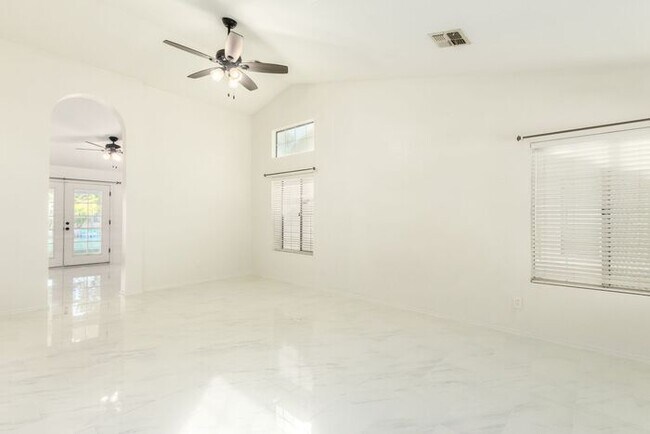 Building Photo - 1225 E Artesian Way