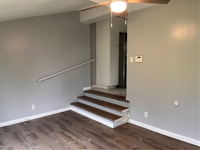 Building Photo - 145 Tillotson St