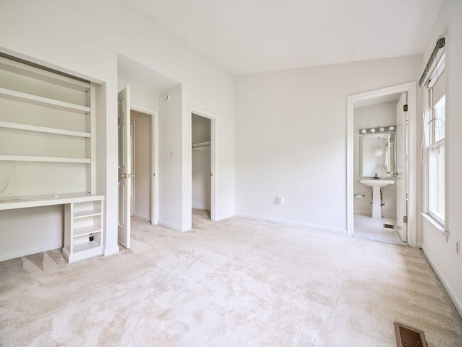 Building Photo - 1339 Templeton Pl