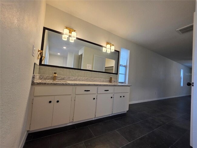 Building Photo - 5611 6th St