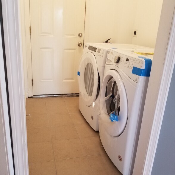 Building Photo - 69 Catharine St