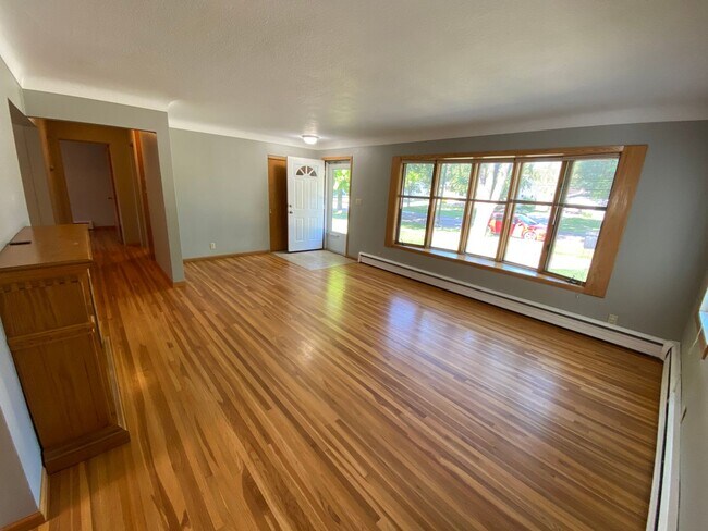 Building Photo - Charming 3-Bed, 2-Bath Home in North Fargo