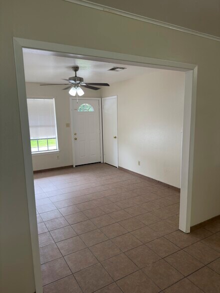 Building Photo - 214 Guidry Rd