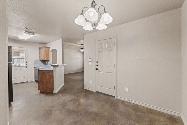 Building Photo - PM1-TEMP609 W Karey Dr