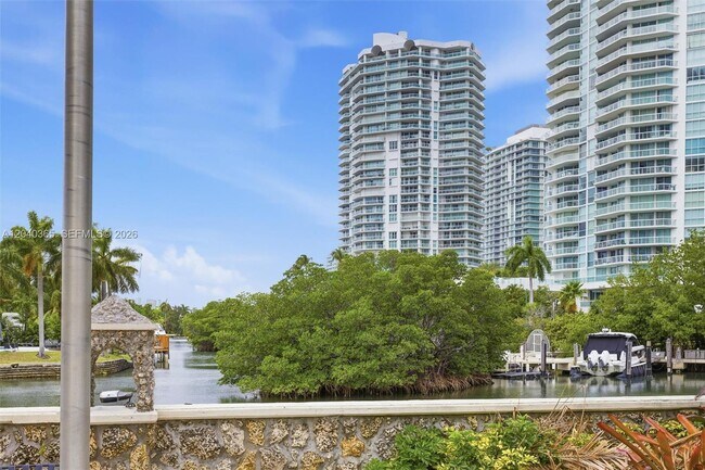 Building Photo - 16500 Collins Ave