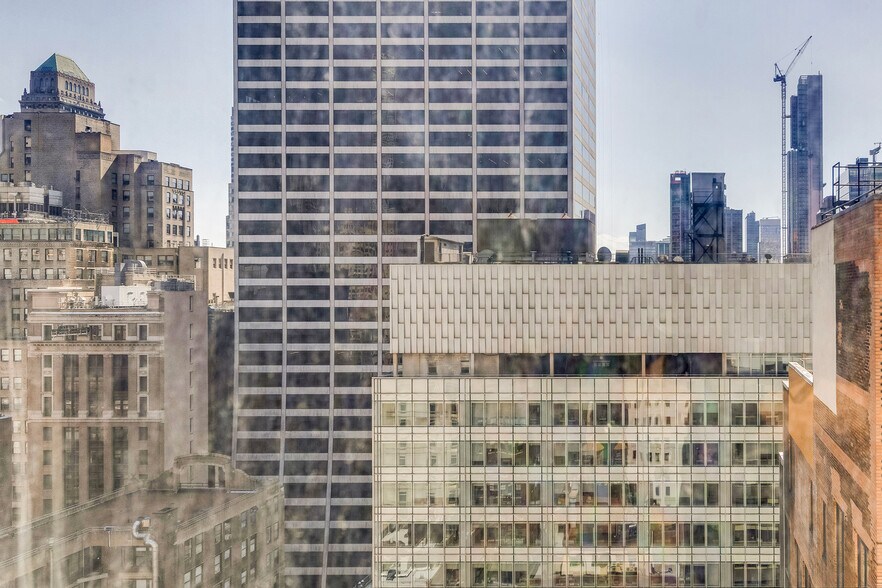 Building Photo - 70 W 45th St