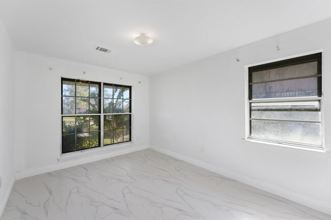 Building Photo - 9711 Bertwood St