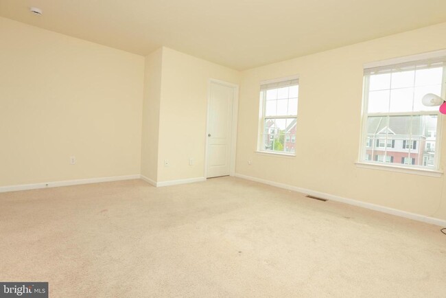 Building Photo - 7954 Blue Stream Dr