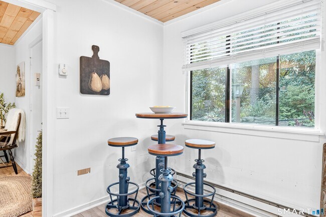 Building Photo - 401 Heritage Vlg