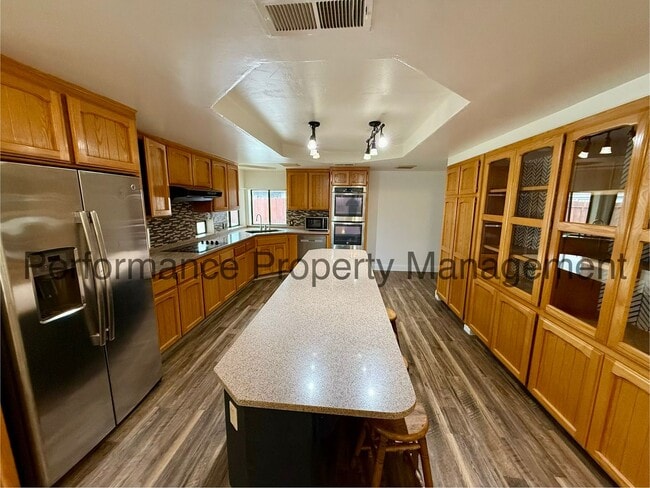 Building Photo - Stunning 3 Bed/2 Bath NW Bakersfield Ranch Home w/ Pool, Solar & $0 Deposit Option