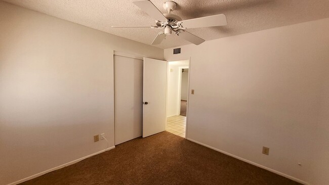 Building Photo - AFFORDABLE 55+ ADULT HOME IN AHWATUKEE!