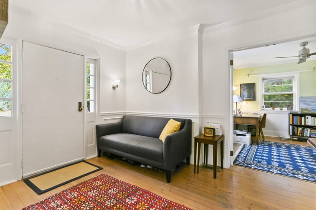 Building Photo - 9 Edgehill Dr