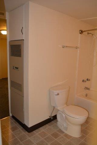 Building Photo - Sweet in-town mobile, very cute 1 bedroom