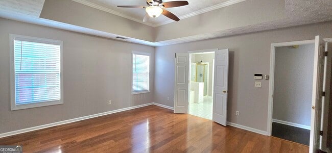 Building Photo - 1055 Livery Cir