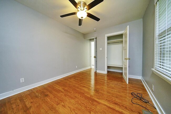 Building Photo - Beautiful 4-bedroom, 3-bathroom home located in the highly desirable Crieve Hall area!
