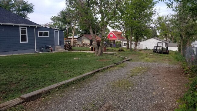 Building Photo - Cozy 2 Bed 1 Bath Bungalow in Denver's Globeville Neighborhood