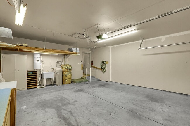 Building Photo - $2,195.95, 3-bed, 2-bed, ranch-style home with a large backyard and $300 off first month's rent