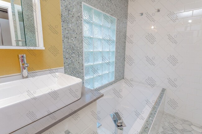 Building Photo - Cozy 2/BR 2/BA One-Level Home with Sunroom & Stainless Steel Kitchen