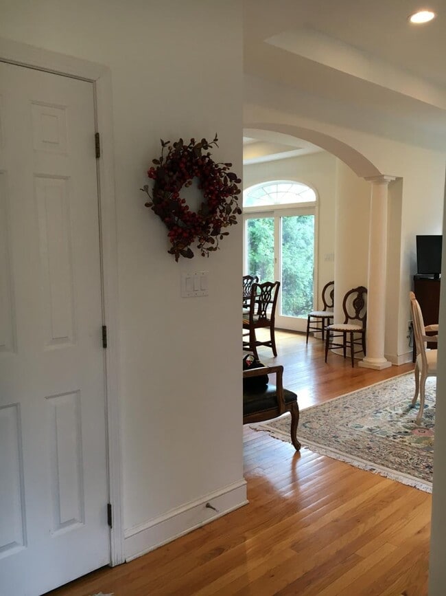 Building Photo - 373 Main St