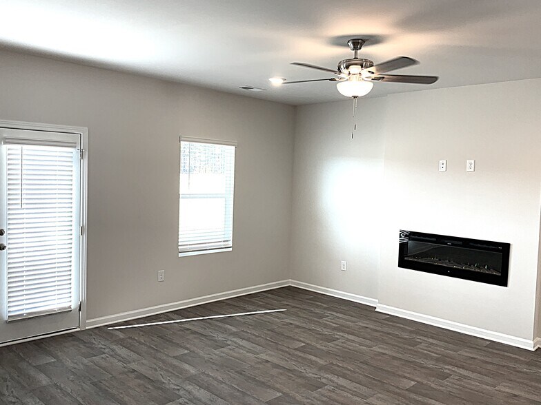 Building Photo - 3216 Emberly Dr