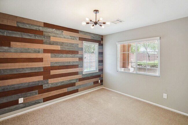 Building Photo - Beautiful 3 Bedroom Townhome With Stunning Mountain Views