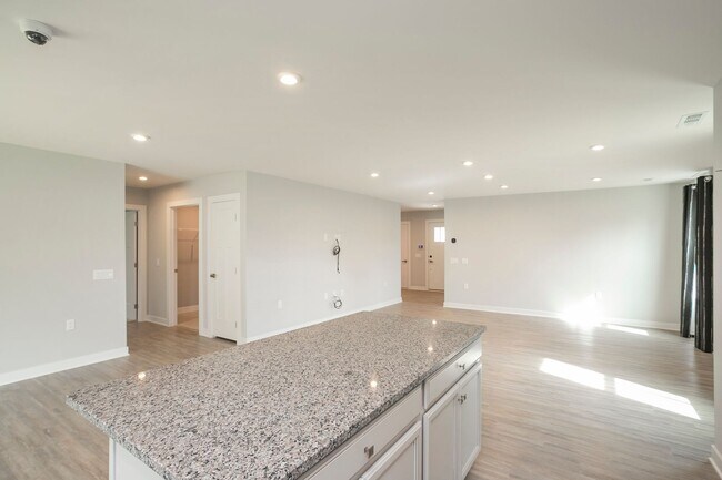 Building Photo - 711 Cottage Dr