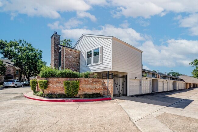 Building Photo - 5816 Lynbrook Dr