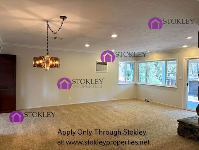 Building Photo - 1130 Laurel Dr