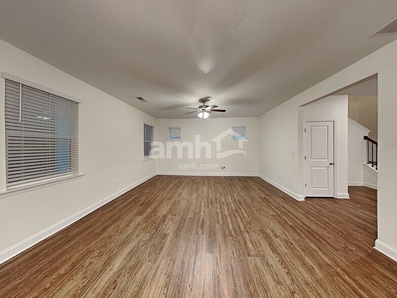 Building Photo - 1362 Weatherbrook Cir