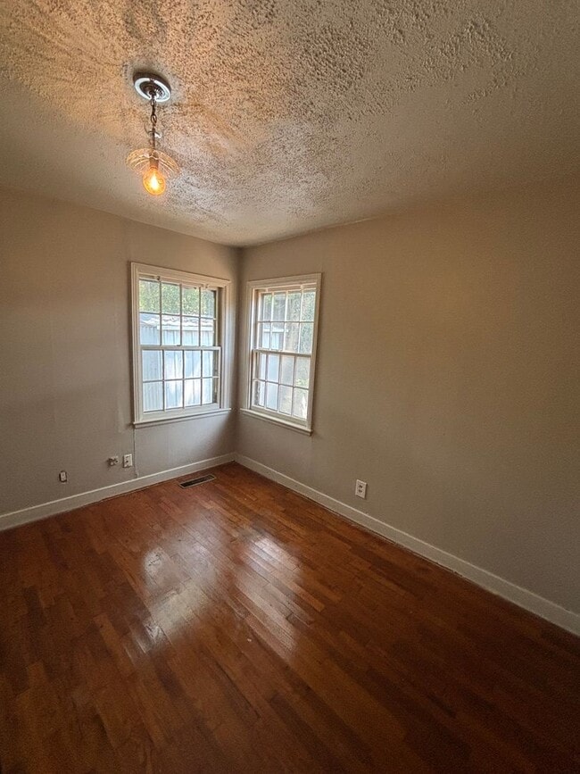 Building Photo - Home For Rent in SW Ardmore!