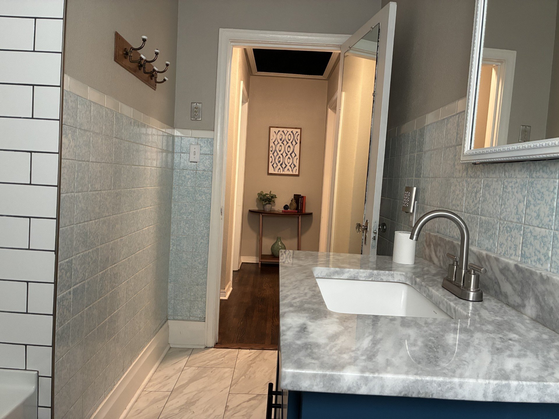 Building Photo - 1715 S College Ave