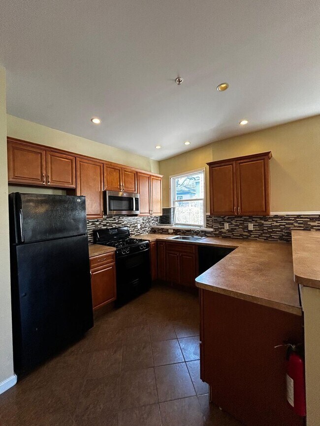 Building Photo - 1326 E Gibson St