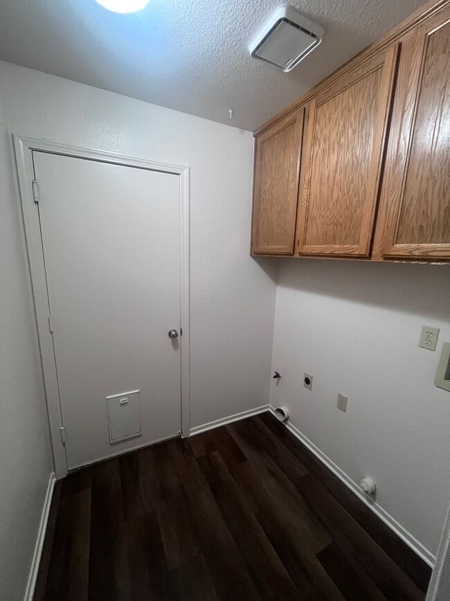Building Photo - NICE UPDATED HOME IN ANTELOPE!!