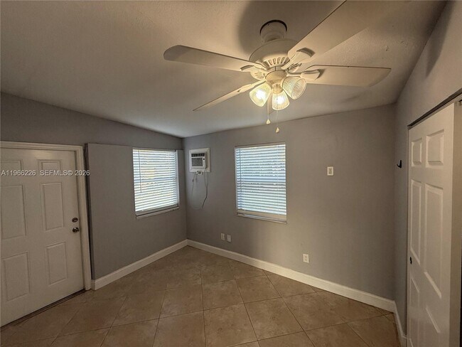 Building Photo - 4120 NE 12th Terrace